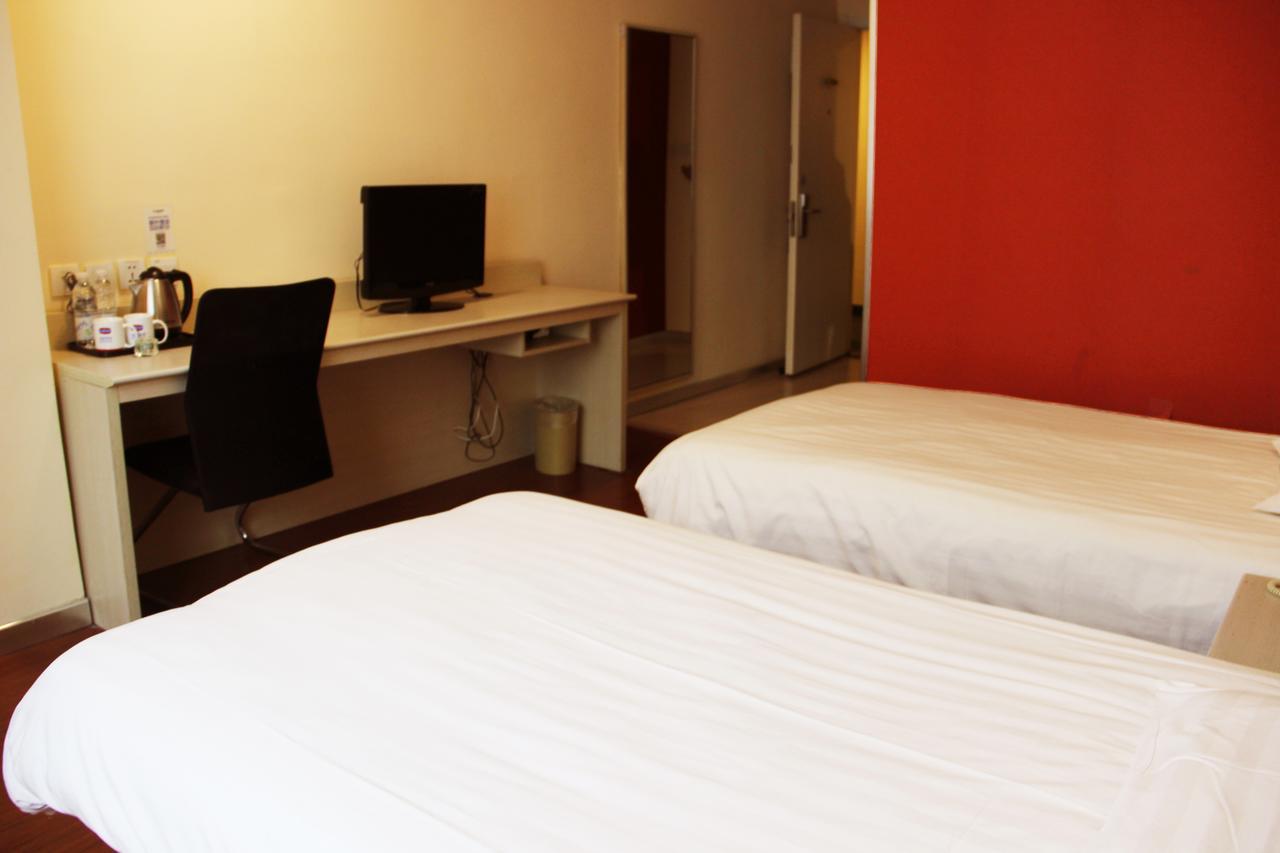 Hanting Express Nantong Sports Convention And Exhibition Center Room photo